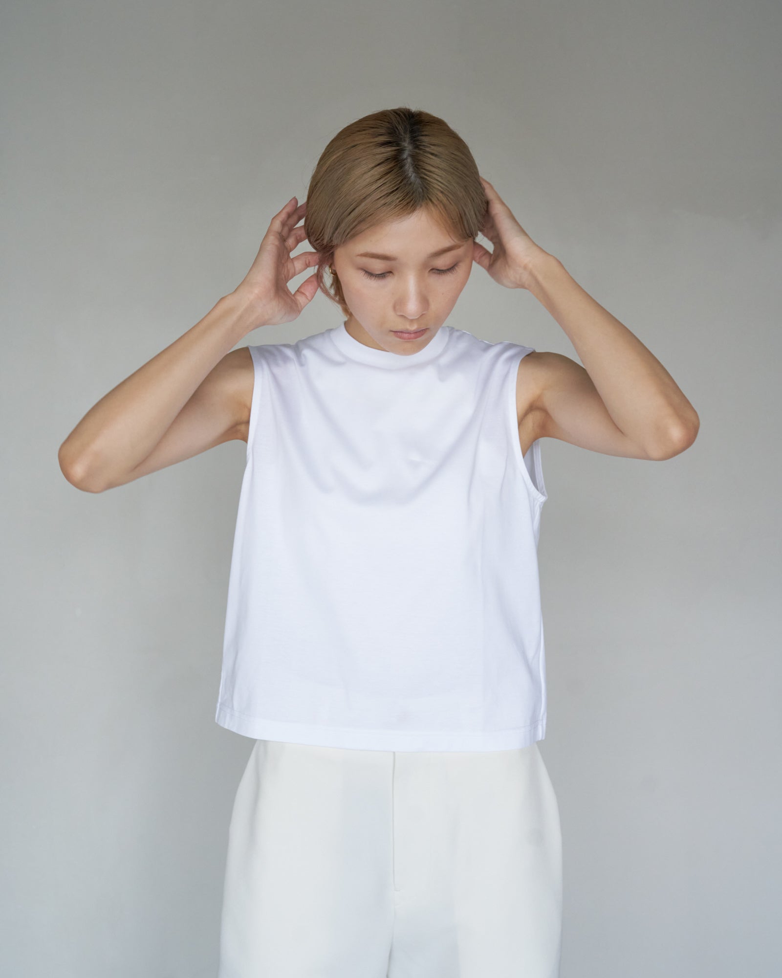 sleeveless / short