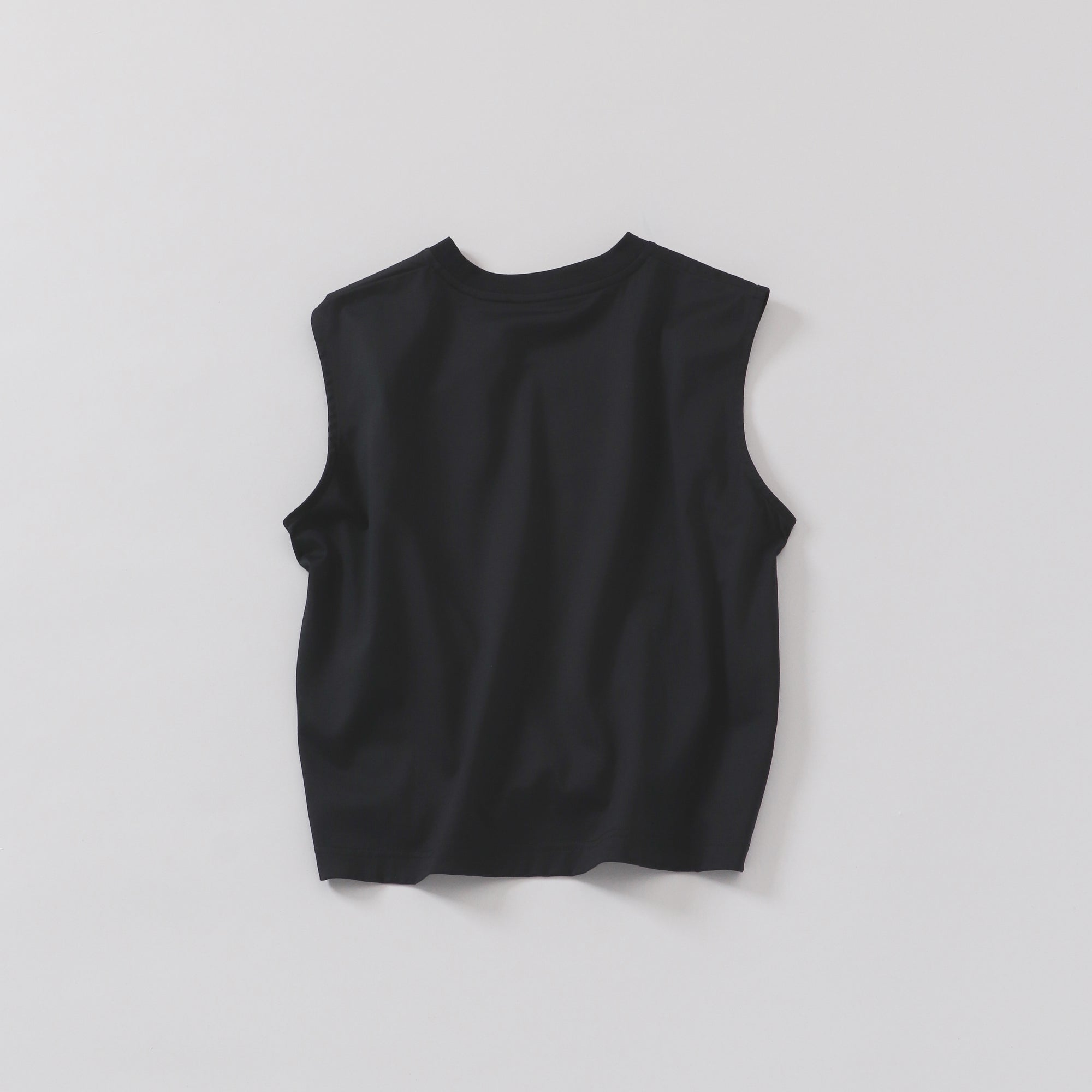 sleeveless / short