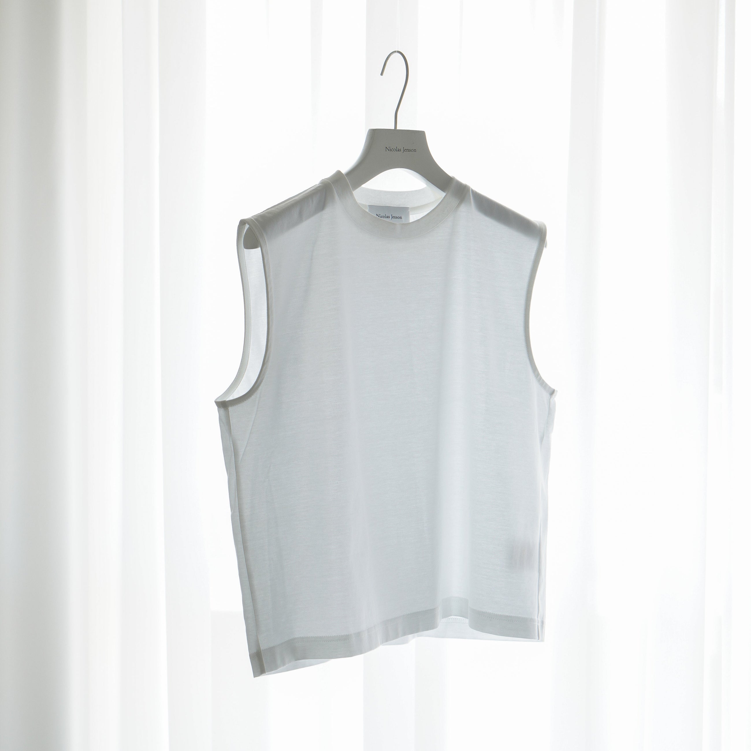 sleeveless / short