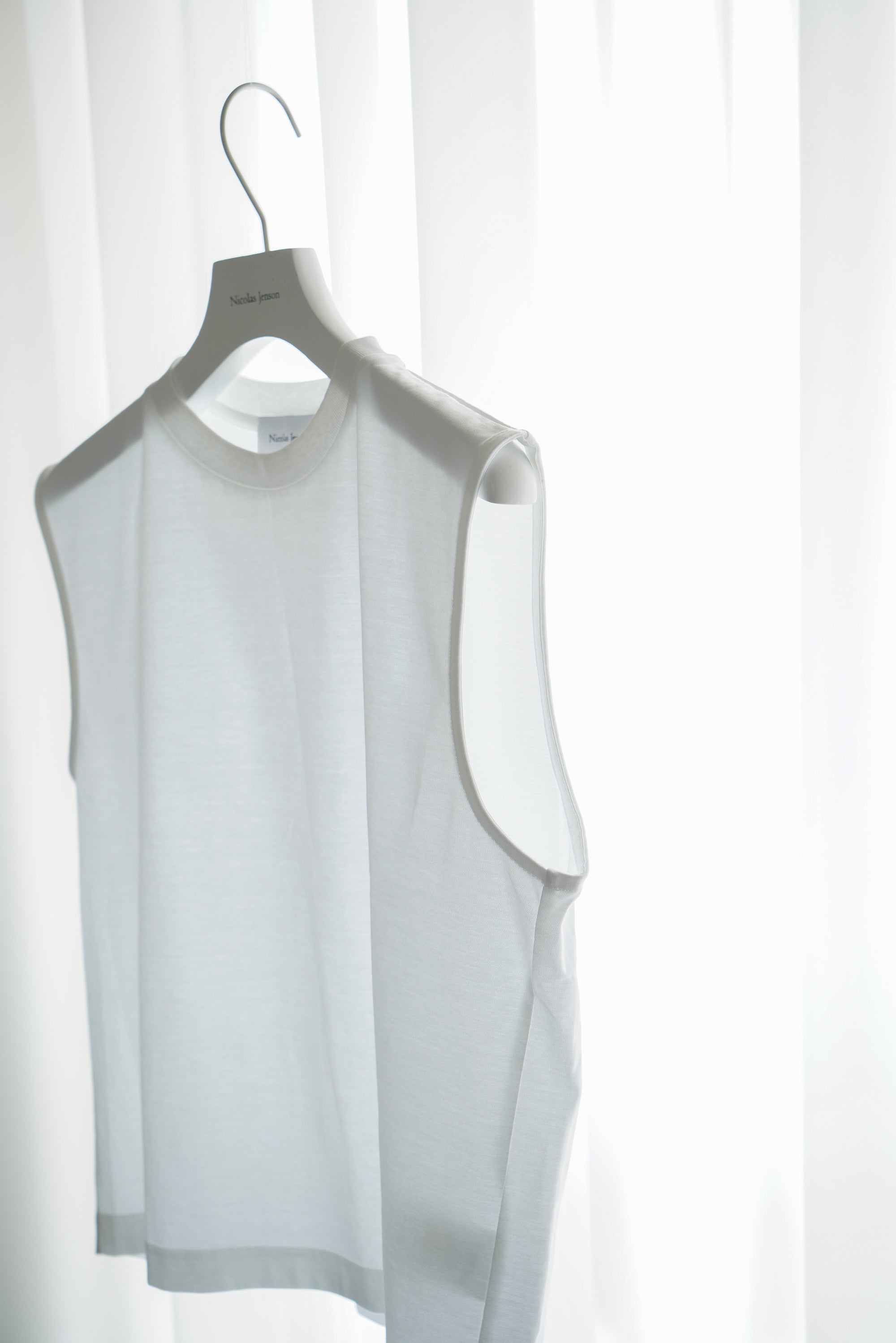 sleeveless / short