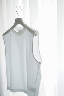 sleeveless / short